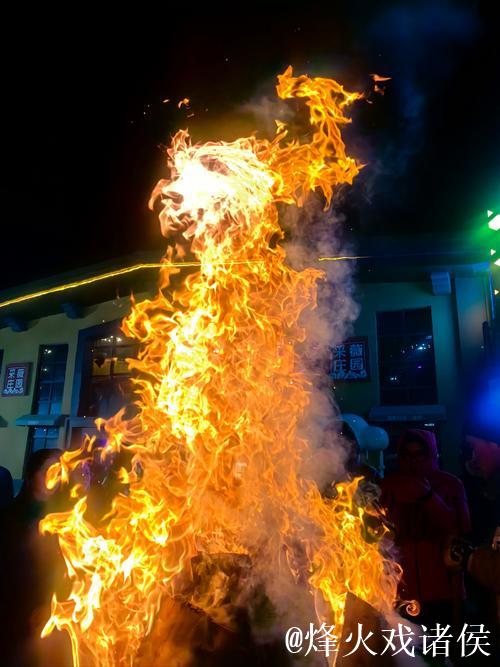 大学武术生雪地展演传统火鞭,冰火交融美震人心 大学武术生雪地展演传统火鞭,冰火交融美震人心